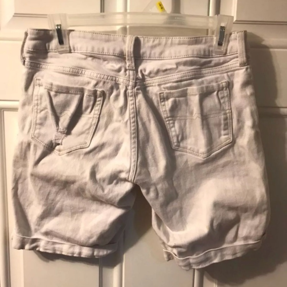 WHITE SHORTS - Picture 2 of 3